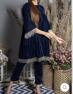 Velvet Pheran Designs, Simple Velvet Dress Designs Pakistani, Shaneel Suits Designs, Velvet Pakistani Dress Simple, Shaneel Suits Designs Latest, Velvet Simple Dress, Winter Pakistani Dresses Casual, Plain Velvet Suit Design With Lace