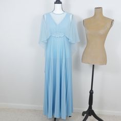 Union Made In Usa Baby Blue Vintage Sleeveless With Long Sheer Cape Pleated Retro 60's 70's Boho Princess Glamour Dress No Size Tag. Please See Measurementsmannequin Is Size 6. Pit To Pit: 18" Top Of Shoulder To Hem: 53" Waist: 16" Hip: 29" Material: Spandex Blend Dreamy Retro Vintage Hollywood Princess Queen Classic Movie Star Goddess Glamour Witch Television Evening Wear Wedding Black Tie Red Carpet Hippie Summer Spring Party Bewitched Mary Tyler Moore Glamour Witch, 70's Dress, Wedding Black Tie, Sheer Cape, Boho Princess, Hippie Summer, Tyler Moore, Star Goddess, Mary Tyler Moore