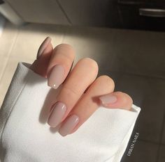 Minimalist Nail Color, Minimalist Nail, Color Minimalist, Beauty Hacks Nails, Urban Beauty, Hello Nails, Simple Gel Nails