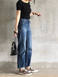 undefined Levi Jeans Outfit, Jeans Inspiration, Jeans Pants Outfit, Style Capsule, Simple Casual Outfits, Summer Pants Outfits, Japan Outfit, Pants Outfits, Chill Outfits