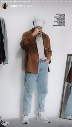 Men Fall Fits 2023, Unique Mens Fashion Outfits, Mens Fashion Fall Winter 2023, Creative Outfits Men, Light Denim Jeans Outfit Men, Fall Outfits 2023 Men, Cord Shirt Outfit, Japanese Style Outfits Men, College Outfits For Men