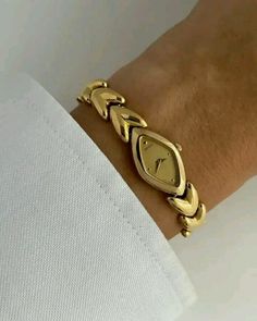 Vintage Gold Watch Aesthetic, Dainty Watches For Women, Dainty Watches, Gold Watches Women, Watches Women, Body Jewelry Piercing, Jewelry Accessories Ideas, Classy Jewelry