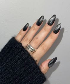 Nails Cat Eye, Black Chrome Nails, Black Almond Nails, Black Halloween Nails, Black Nails With Glitter, Velvet Nails, Eye Nails, Nails Polish