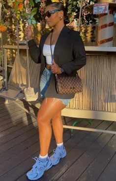 Boat Day Outfit Black Women, Fall Outfits With Jean Shorts, Fall Brunch Outfit Black Women, Bum Shorts, Outfit Black Women, Looks Black, Trendy Fashion Outfits, Thrift Fashion