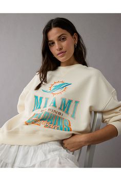 Super soft fleece/Crew neck/Miami Dolphins graphics/Ribbed cuffs & hem Miami Dolphins Outfit, Game Day Fashion, Miami Dolphins Sweatshirt, Dolphins Football, Nfl Miami Dolphins, Day Fashion, Graphic Tops, Miami Dolphins, Hoodie Top