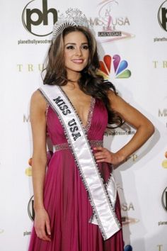 a beautiful young woman in a pink dress posing for a photo on the red carpet