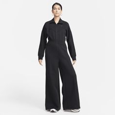 Let this jumpsuit take care of the nuts and bolts of your look. But don't be fooled by its low-profile design—Tech Fleece adds warmth without the bulk of heavier fleece. The full-length zipper and wide pant legs make this the perfect jumpsuit for those days when you need to throw on a no-fuss outfit and head out the door. Womens Tech Fleece, Nike Jumpsuit Women, Black Nike Jumpsuit, Sports Long Sleeve Jumpsuit, Sweat Jumpsuit, Nike Tech Fleece Joggers Black, Nike Jumpsuit, Nike Sportswear Tech Fleece, Baby Nike