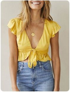 Yellow Shirt Outfit, Chique Outfit, Yellow Crop Top, Yellow Shirt, Yellow Outfit, Ruffle Shirt, Womens Tops Summer, Yellow Top, Yellow Shorts