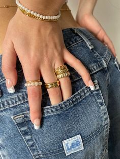 Evry Jewels, Luxe Jewelry, Jewelry Accessories Ideas, Classy Jewelry, Jewelry Essentials, Stacked Jewelry, Mode Inspo