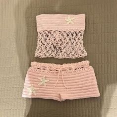 How To Make Crochet Pants, Easy Summer Crochet Tops, Crochet Projects Clothes, Crochet Patterns Tops, Crochet Clothing Ideas, Crochet Things To Sell, Crochet Cotton Yarn Projects, Crochet Summer Ideas, Crochet Ideas To Sell