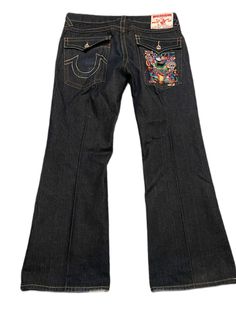 Rare True Religion Joey Jeans with Intricately embroidered pocket. Made in USA. I think these were women's but could be sold unisex. The measurement on the tag is just a little different than what I got when I measured. Waist 37 inches. Inseam 33.5 inches. Hip 43 inches. 2000s Jeans Aesthetic, 2000s Hip Hop Fashion, 2000s Clothes, Embroidered Pocket, Downtown Outfits, Woodland Hills, Cute Pants, 2000s Fashion Outfits, Swaggy Outfits