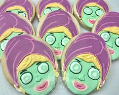 there are many decorated cookies with faces on them