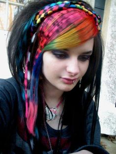 Crazy coon tails and rainbows :-) Scene Kids Aesthetic, Scene Kids 2000s, Scene Kid Hair, Scene Kid Aesthetic, Rawring 20s, Indie Scene, Scene Goth, Scene Girl