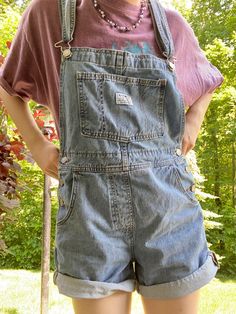 Overalls Cute Aesthetic, Overals Outfits Aesthetic, Overall Shorts Aesthetic, Shortalls Outfit Aesthetic, Outfits With Overalls Shorts, Overalls Aesthetic Outfit, Dungarees Outfit Shorts, Overall Shorts Outfit Aesthetic, Cute Dungaree Outfits