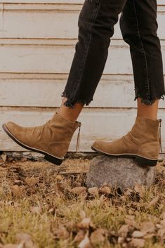 Spring Footwear, Mom Clothes, Winter Footwear, Trendy Womens Shoes, Holiday Clothes, Summer Footwear, Brown Suede Boots, Suede Tops, Fall Clothes