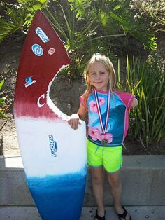 Mia last year as Bethany Hamilton, Soul Surfer. The medal is to focus on who Bethany Hamilton is today: a true inspiration and great hero! Surfer Girl Halloween Costume, Surfer Girl Costume, Hamilton Halloween Costume, Surfer Costume, Hamilton Costume, Halloween Costumes Diy Couples, Quick Halloween Costumes, Hamilton Quotes, Halloween Costumes For Work