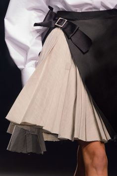 Peg Skirt, Pleated Skirt Runway, Miniskirt Fashion Runway, Lanvin 2019 Fall, Lanvin Ruffle Dress, Leather Skirt Runway, Psalm 3, Skirt Details, Safari Chic