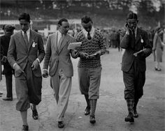 Stylish chaps, 1926. #vintage #1920s #men #menswear #fashion Mens Golf Fashion, Men In Suits, Blithe Spirit, Golf Shop, 20s Fashion, Vintage Mens Fashion, Web Images