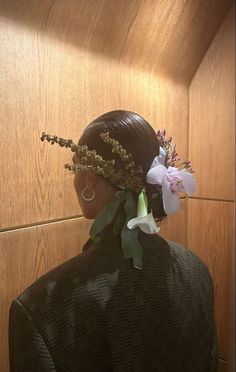 Sanggul Modern, Flowers In Her Hair, Editorial Hair, Hair Arrange, Have Inspiration, Dream Hair, Aesthetic Hair, Mode Inspiration, Pretty Hairstyles