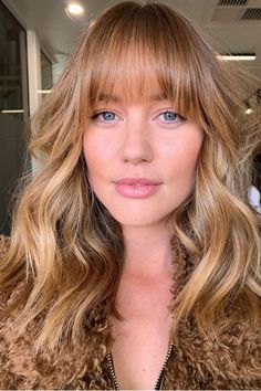 Long Hair With Bangs And Layers, Mid Length Hair With Bangs, Lob Haircut With Bangs, Carmel Blonde, Female Haircuts, Hairstyle With Bangs, Elegance Hair, Haircuts Medium