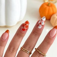 Abi Markey on Instagram: "autumnal/halloween mani 👻🎃🍂 Using @the_gelbottle_inc BIAB 19 Fall, Khaki, Brunette, Chocolate& Pumpkin White and black detail paints @homeofnailart @nails_luxeofficial liner brush I @officialnavyprofessional nail prep Drenched in pumpkin spice cuticle oil ofc 😮‍💨🤤🎃🍂 @nafstuff . ——————- #halloweennails #floralghost #ghostnails #halloweennailart #autumnnails #thegelbottleinc #navypro #showscratch #pumpkinnails #frenchmani #floralnails #biab #cutehalloween #autumna Pumpkin Biab Nails, Cute Halloween Nails Pumpkins, Cool Fall Nails Acrylic, Autumn Nails Halloween, Intro To Fall Nails, Pumpkin Cherry Nails, Halloween Nails Pumpkin Design, Fall Nails Pumpkins, Fall Nail Art Square