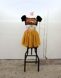 Super sparkly, retro tulle mini skirt with an elastic/stretchy waist. This fun & flirty skirt is perfect for date night/photoshoot/cool and fun daytime look. Fits XS/S. Party Yellow Lined Mini Skirt, Date Night Photoshoot, Yellow Flowy Tiered Mini Skirt, Yellow Lined Mini Skirt, Retro Yellow Mini Skirt, Mini Skirt Vintage, Vintage Mini Skirt, Yellow Plaid Mini Skirt, Tulle Mini Skirt