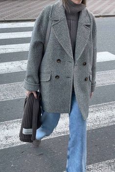 Herringbone Coat, Cute Comfy Outfits, Modest Fashion Outfits, Look Casual, Outfit Casual, Coat Fashion