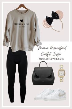 Cute Womens Disney Outfits, Outfits To Wear In Disneyland, Fall Outfits Disneyland, Outfit Ideas For California, Disney Paris Family Shirts, Bougie Disney Outfits, Disney Shirt Outfits Women, Disney Paris Shirt Ideas, Disney In Paris Outfits