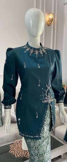 Kebaya Modern Simple, Songket Modern, Kebaya Melayu, Model Kebaya Wisuda, Kebaya Simple, Detail Couture, Bridesmaid Satin, Kebaya Dress