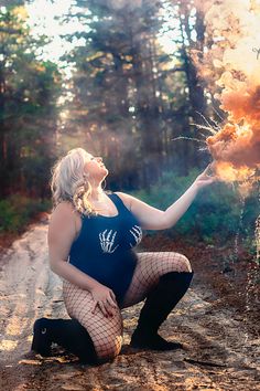 📸: @kelseycedenophotography #photography #photographer #photographyideas #smokebombs #smokeeffect #smokebomb #smokebombs #smokeeffect #smokebombphotography Fall Photoshoot