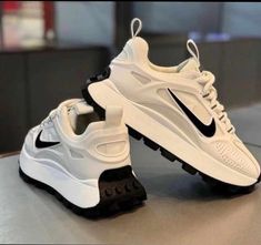 Nike White Sneakers, Nike Shoes Photo, Nike Sports Shoes, Pretty Sneakers, Trendy Shoes Sneakers, Fashion Shoes Heels, Cute Sneakers