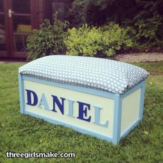 a blue and white bench sitting in the grass