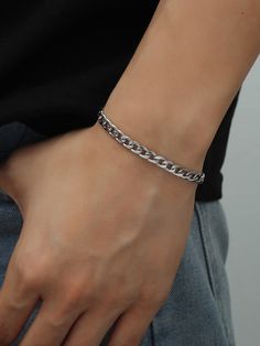 Chain Link Bracelet Silver, Silver Bracelet Designs, Customized Necklace, Embellished Fashion, Silver Rings Simple, Bracelets Design, Gold Rings Fashion, Gold Jewelry Simple, Chain Bracelets