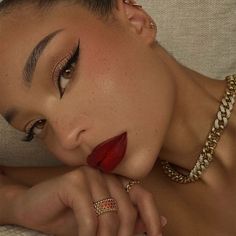 Complete Your Fall Makeup With The Red Wine Lips Trend Honey Lips, Fall Makeup Trend, Wine Lips, Dark Red Lips, Lip Trends