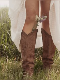 Western photoshoot in alberta Notion Pics, Cute Cowgirl Boots, Cowgirl Vibes, Summer Cleaning, Dream Live