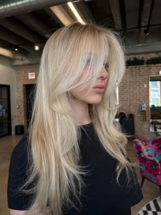 Long and beach blonde hair with curtain bangs and layers. Cut, custom color and style at RMCM Salon in River North Chicago Beach Blonde Hair, Blonde Layered Hair, Perfect Blonde Hair, Bright Blonde Hair, Summer Blonde Hair, Blonde Hair With Bangs, Light Blonde Hair, Hairstyles For Layered Hair, Blonde Hair Inspiration