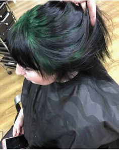 Short Hair Black Highlights, Dark Green Roots Black Hair, Ghost Roots Hair Dye, Green Ghost Roots, Green Roots Black Hair, Dyed Roots On Black Hair, Colored Roots With Black Hair, Ghost Roots Hair, Dyed Roots