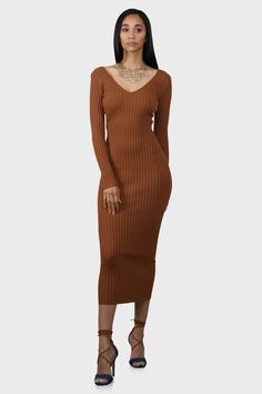 long sleeve sweater dress rust front Knitted Dress Outfit, Odd Fashion, Brown Midi Dress, Statement Handbag, Midi Sweater Dress, Fashion Pics, Rust Dress, Long Sleeve Knit Dress, Ribbed Knit Dress