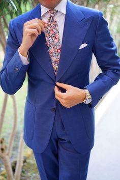 $30 Garden Party Formal, Italian Style Suit, African Rhino, Flower Suit, Tenis Converse, Suits And Ties, Mens Model, Floral Necktie, Flower Tie