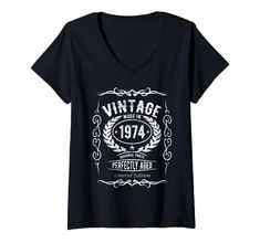 an old fashioned t - shirt with the words vintage since 1971 and a crest on it