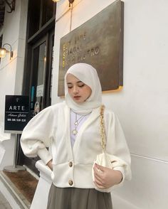 Korean Style Hijab, Rok Outfit, Mode Ulzzang, Stile Hijab, Street Hijab Fashion, Modern Hijab Fashion, Muslim Fashion Hijab Outfits