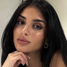 Middle Eastern Makeup Natural, Tanned Makeup Look, Italian Face Claims Female, Middle Eastern Makeup Looks, Middle Eastern Face Claim, Tan Skin Makeup Looks, Arabian Makeup Look Natural, Indian Look Makeup, Middle Eastern Girl Aesthetic