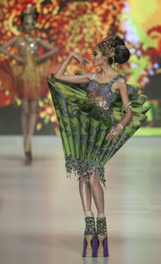 Guo Pei Gou Pei, Architectural Fashion, Outrageous Fashion, Hong Kong Fashion, Fashion Fail, Avant Garde Fashion