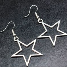 Subtle And Cute. Small Star-Shaped Y2k Earrings. Silver Plated. Drop Size Is 36x33 Mm And Hook Size Is 19x18 Mm Star Jewellery, Y2k Earrings, Star Hoop Earrings, Vintage Gold Earrings, Doll Eye Makeup, Earrings Star, Jewelry Pins, Star Jewelry, Shell Earrings