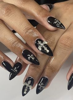 Simple Goth Nail Designs, Dark Feminine Nails, Black Acrylic Nail Designs, Gothic Nails, Goth Nails, Pretty Nail Designs, Girls Nails