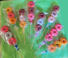 Donut Kabobs, Snacks Business, Treats Birthday, Candy Melt, Holiday Treats Christmas, Donut Party Favors, Holiday Baby Shower, Donut Holes, First Birthday Party Themes