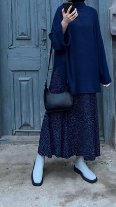 Winter Muslimah Outfit, Winter Hijab Outfits Dresses, Winter Hijab Outfits, Muslimah Fashion Casual, Estilo Hijab, 일본 패션, Modesty Outfits, Modest Fashion Hijab, Muslim Outfits Casual