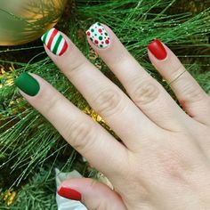 Septiembre Nails, Christmas Nail Designs Easy, Xmas Nail Designs, Nail Art Noel, Medium Nails, Holiday Nail Designs, Cute Christmas Nails