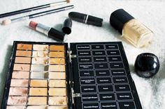 Pro Makeup Kit, Makeup Artist Aesthetic, Beginner Makeup Kit, Dark Circles Makeup, Makeup Contouring, Tom Ford Makeup, Edward Snowden