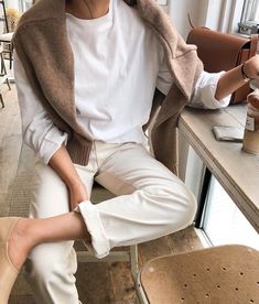 Neutral Spring Outfit, Spring Moodboard, Mom Wardrobe, Look Retro, 2024 Style, Mode Casual